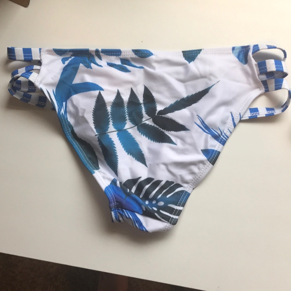Swimsuit - Picture 3 of 4